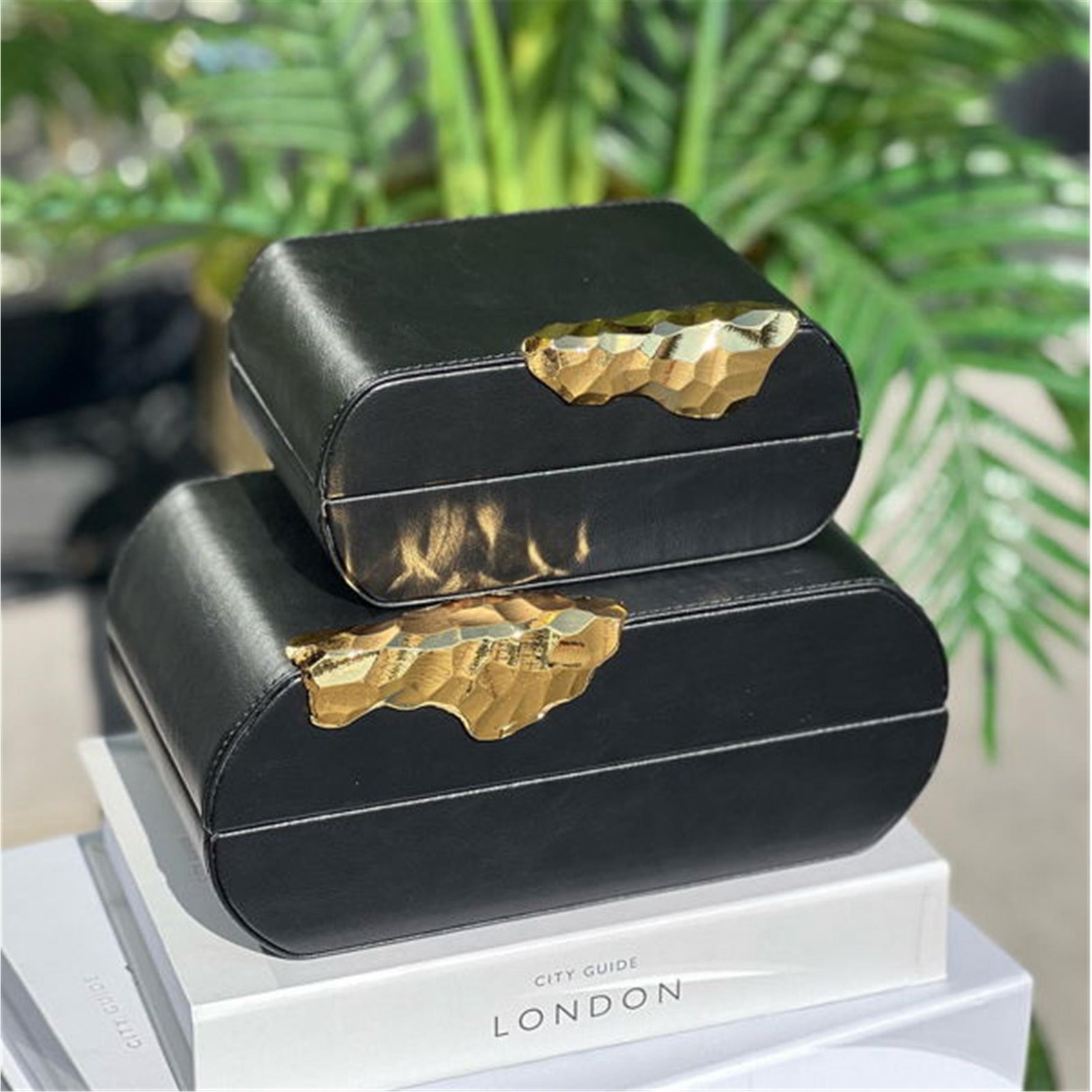 PETEK MODEL DERİ KUTU SİYAH ALTIN