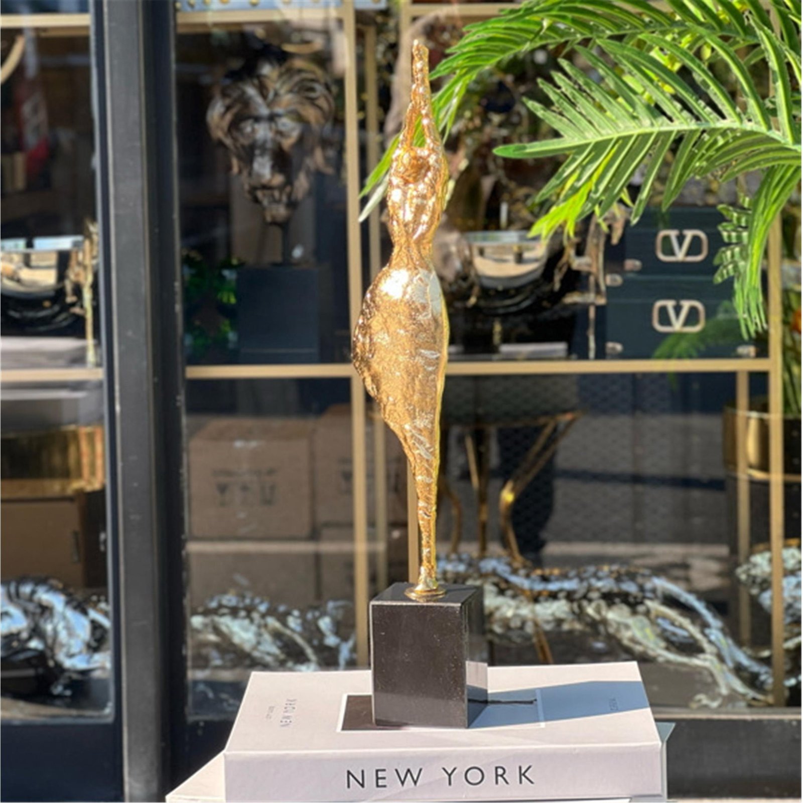 GÖĞE UZANAN KADIN ALTIN