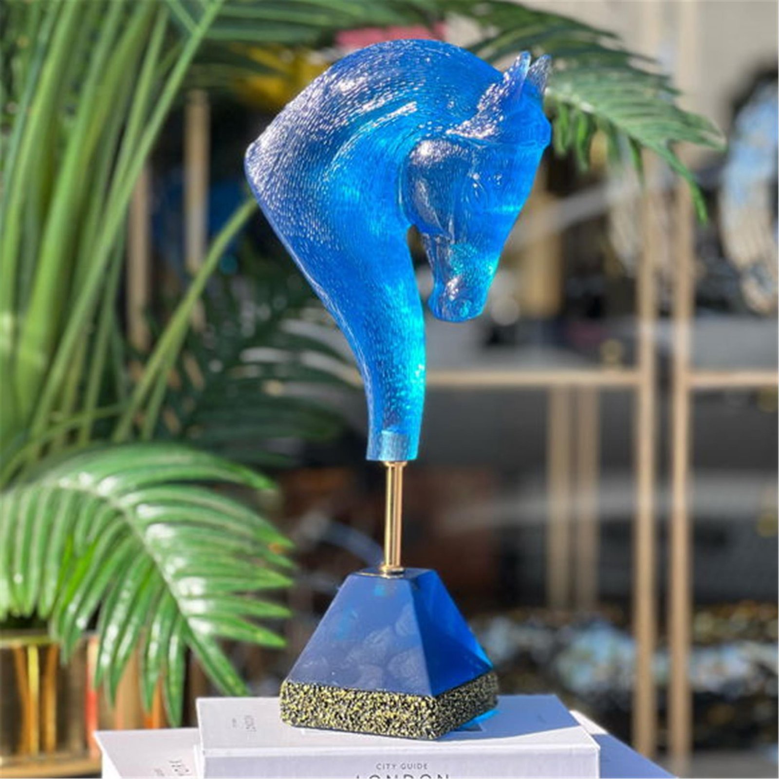 REÇİNE AT HEYKELİ MAVİ