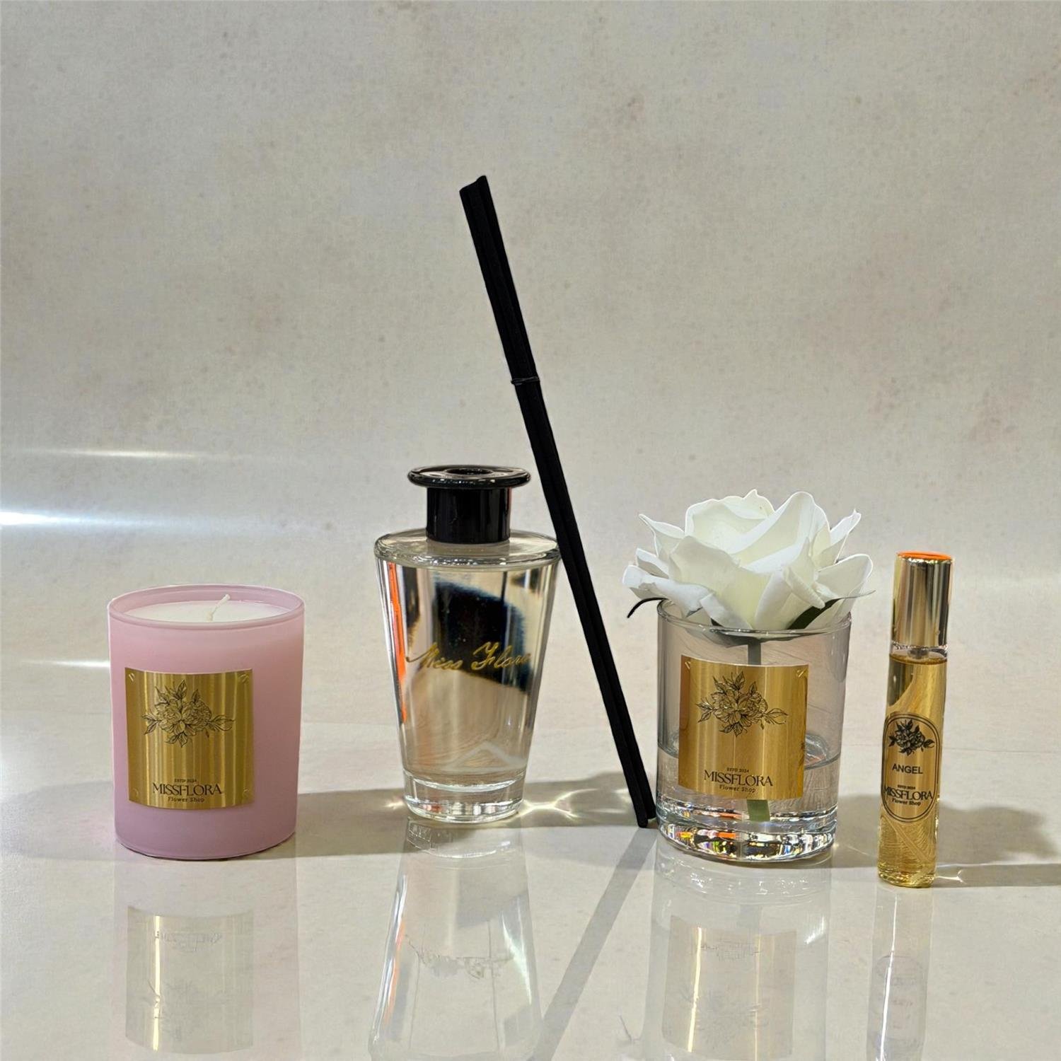 BEYAZ GÜL ŞEFFAF KOKU PEMBE MUM 3 LÜ SET